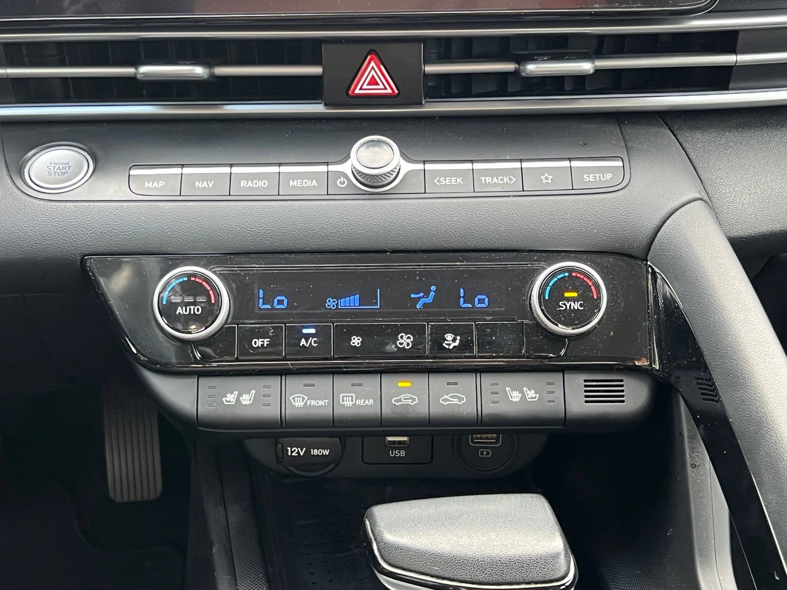 Used 2023 Hyundai Elantra Limited w/ Preferred Accessory Package FWD image 33