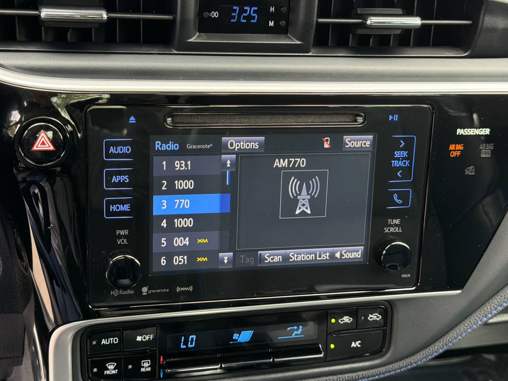 Used 2017 Toyota Corolla SE w/ SE Premium Package FWD image 27