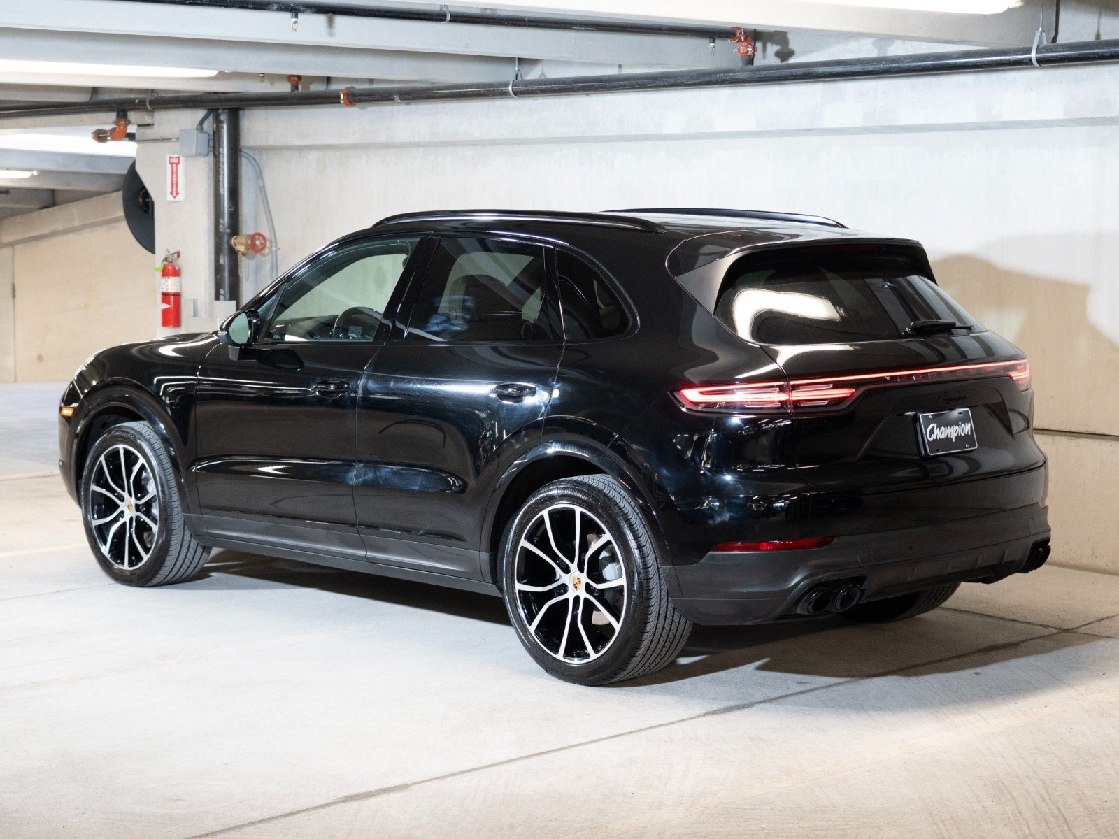 Certified 2023 Porsche Cayenne Platinum Edition AWD/4WD image 3