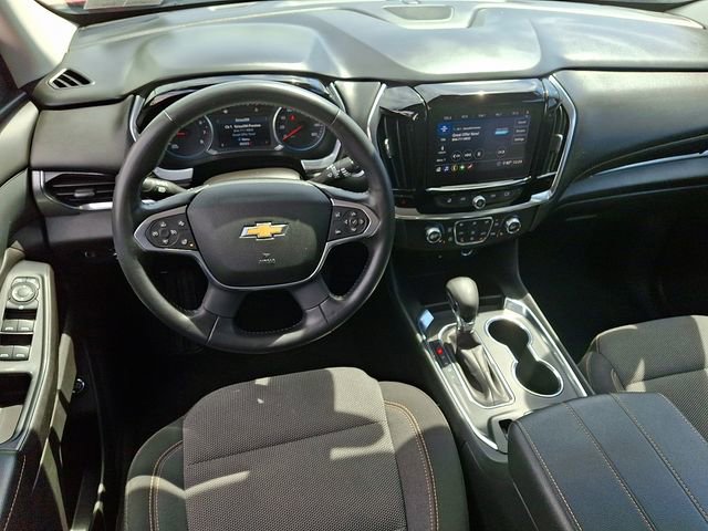 Used 2021 Chevrolet Traverse LT image 2