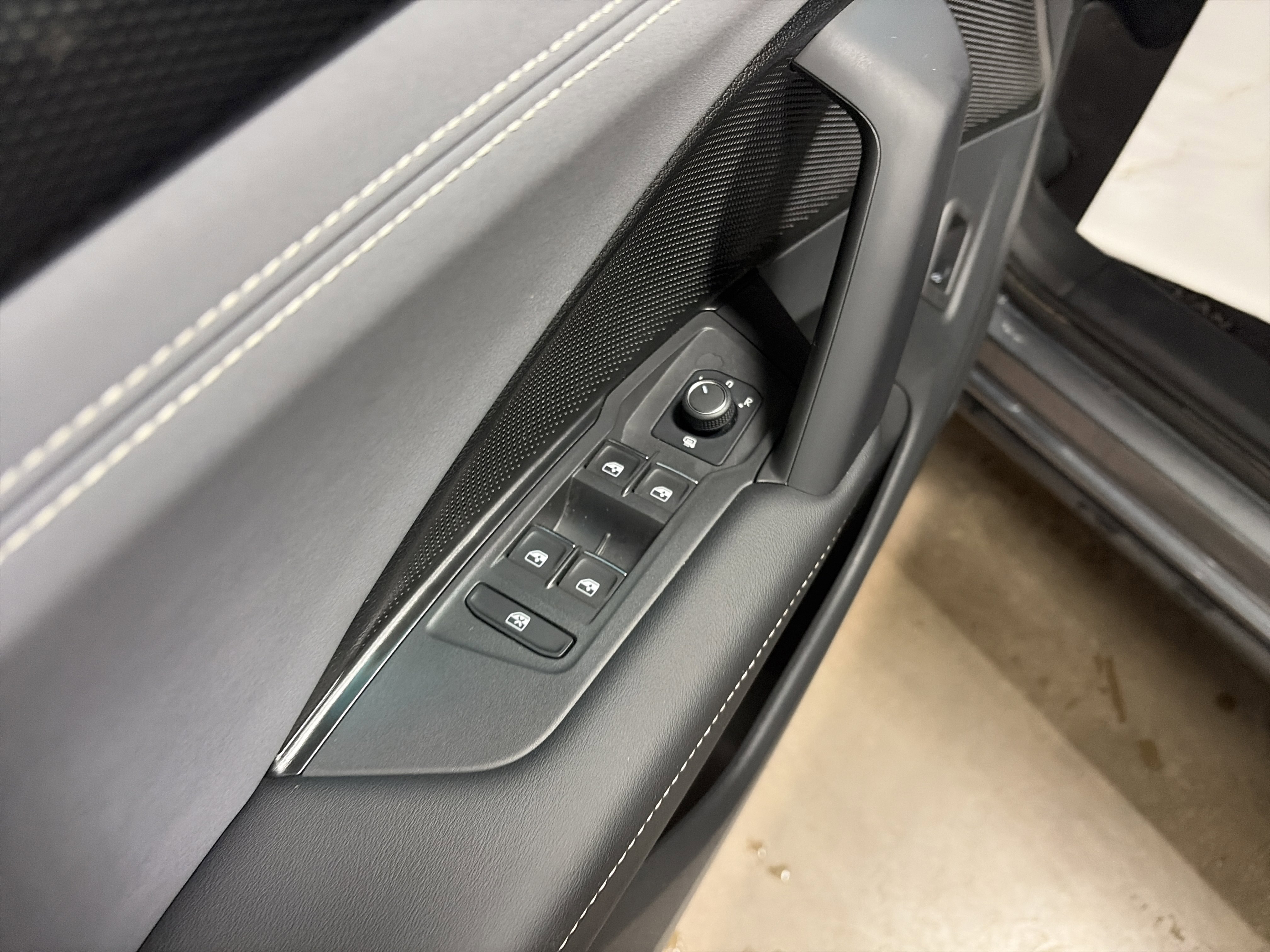 Certified 2025 Volkswagen Tiguan SE image 25