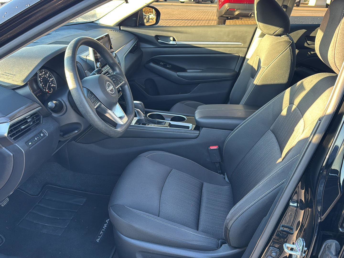 Used 2023 Nissan Altima 2.5 SV image 8