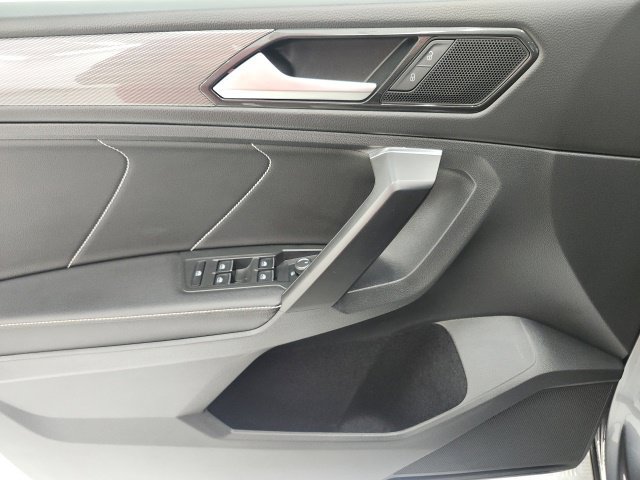 Used 2022 Volkswagen Tiguan SE FWD image 17