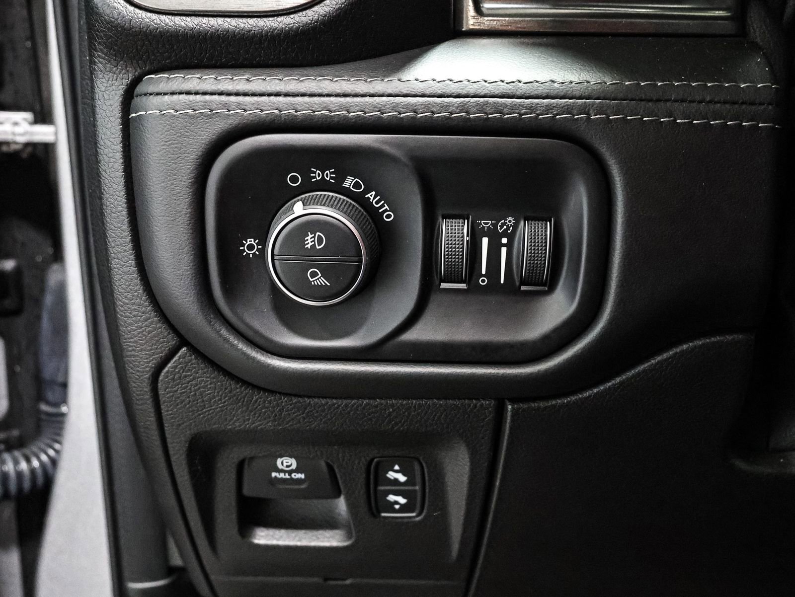 Used 2020 RAM 1500 Limited image 29