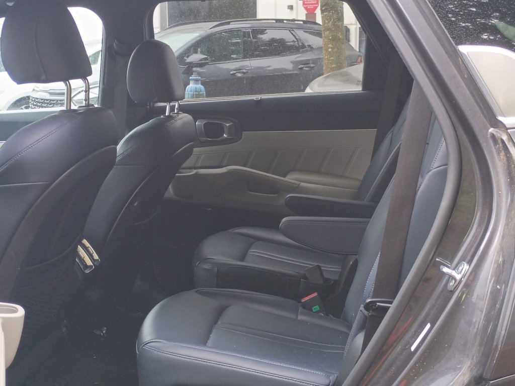 Used 2023 Kia Sorento SX Prestige image 19