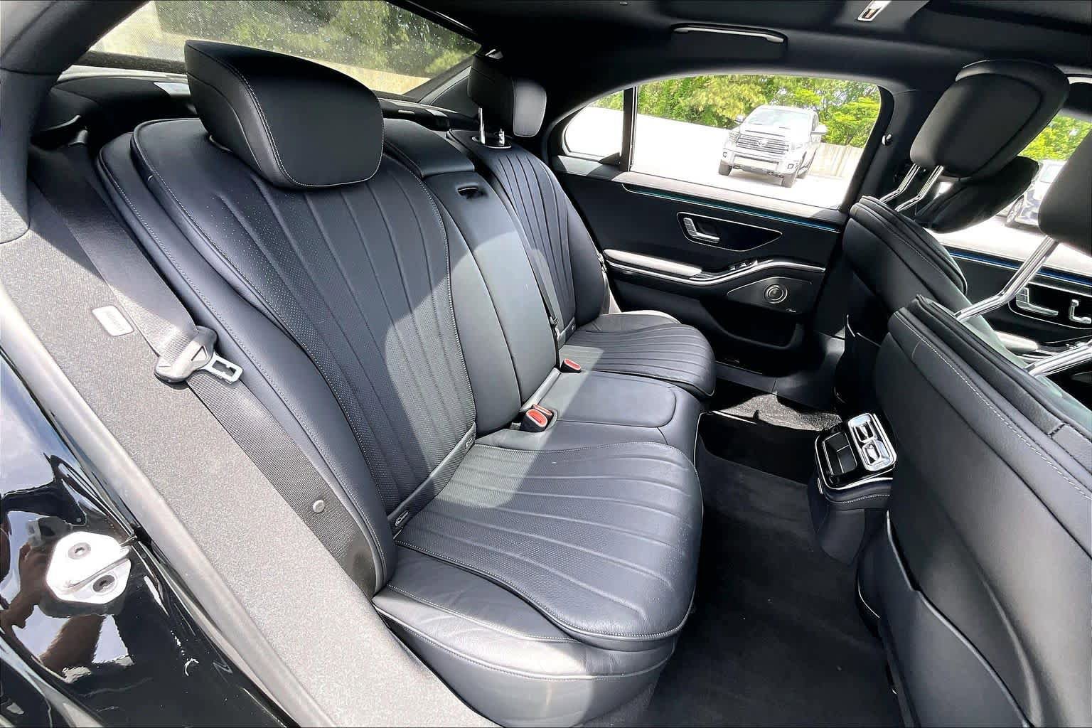 Used 2022 Mercedes-Benz S 500 4MATIC w/ AMG Line Package image 20