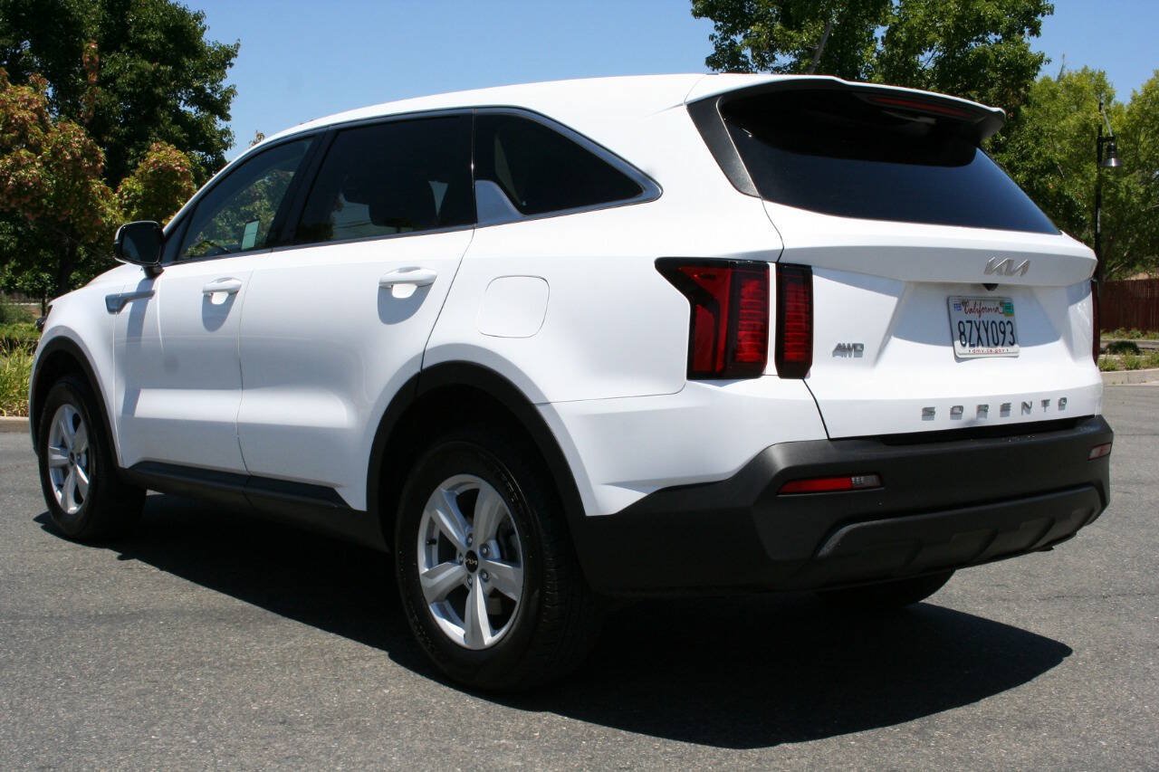 Used 2022 Kia Sorento LX AWD/4WD image 7