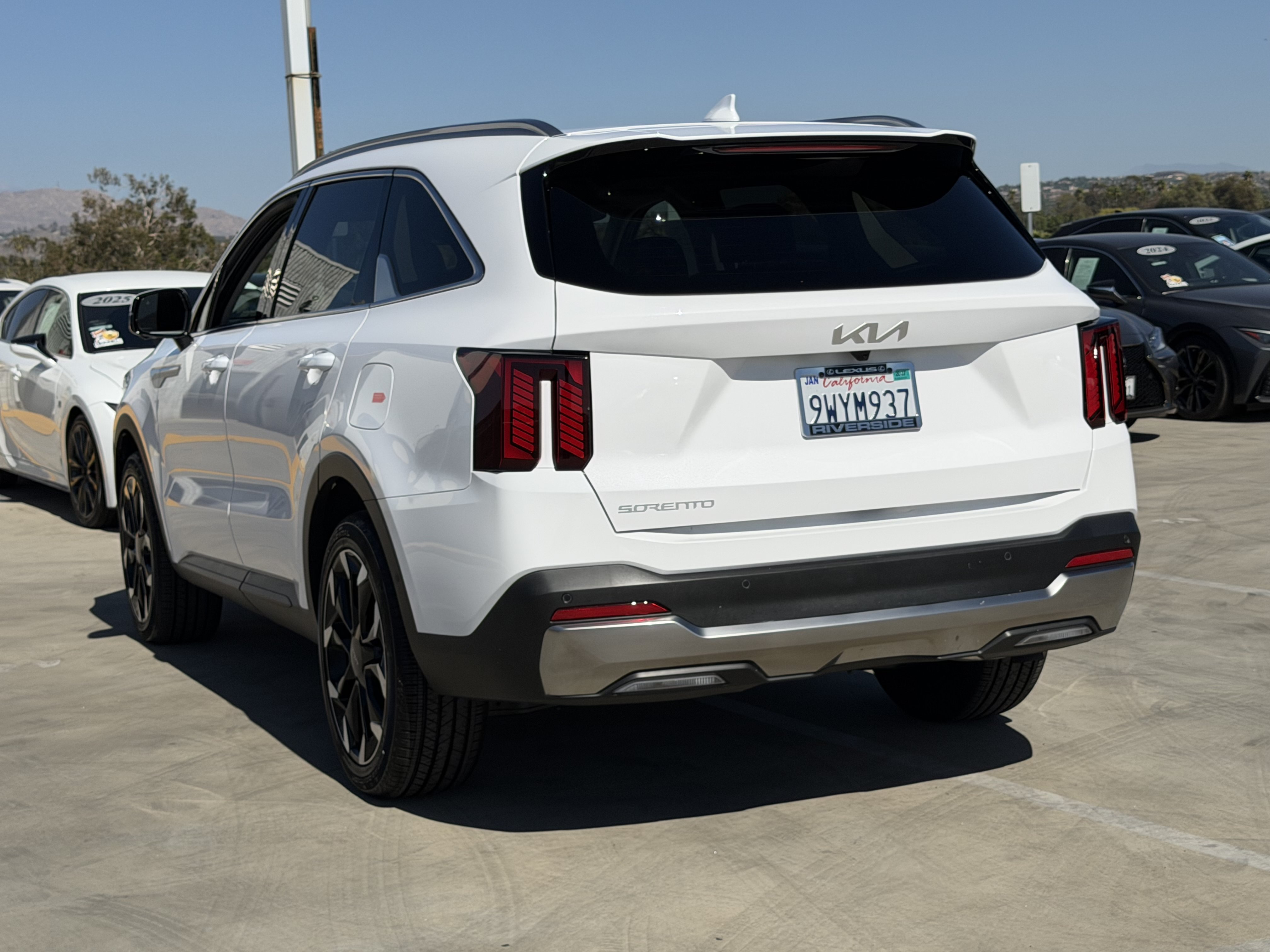 Used 2025 Kia Sorento SX FWD image 8