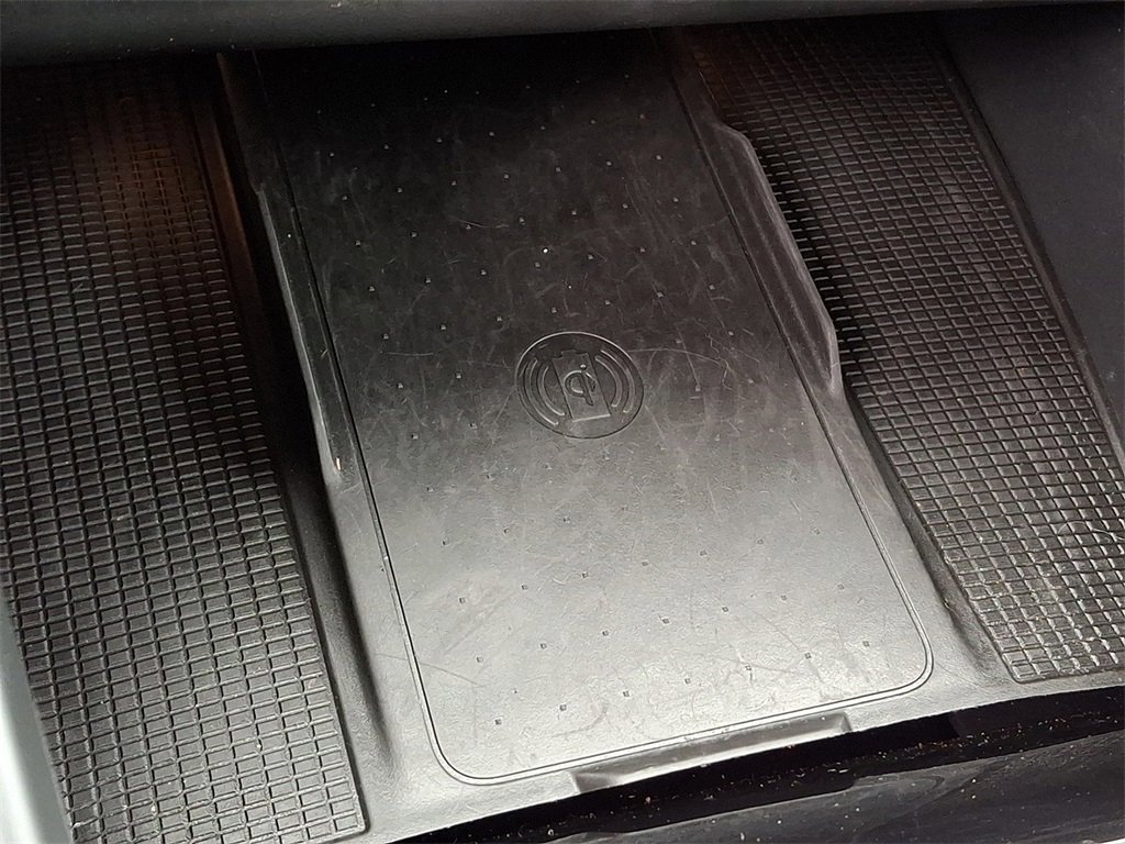 Used 2020 Volvo XC40 T5 R-Design w/ Protection Package Premier image 23