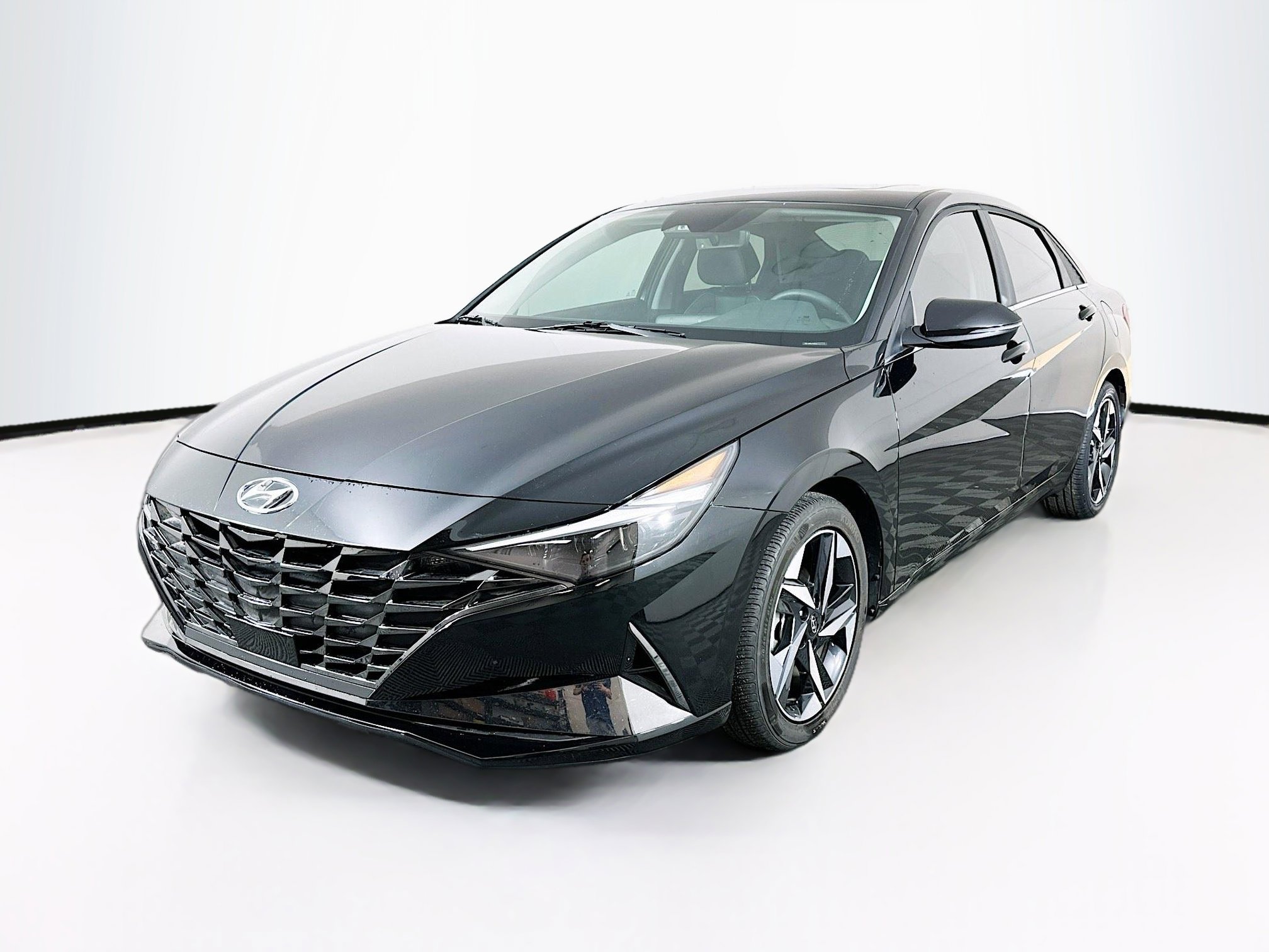 Used 2023 Hyundai Elantra Limited w/ Cargo Package image 3