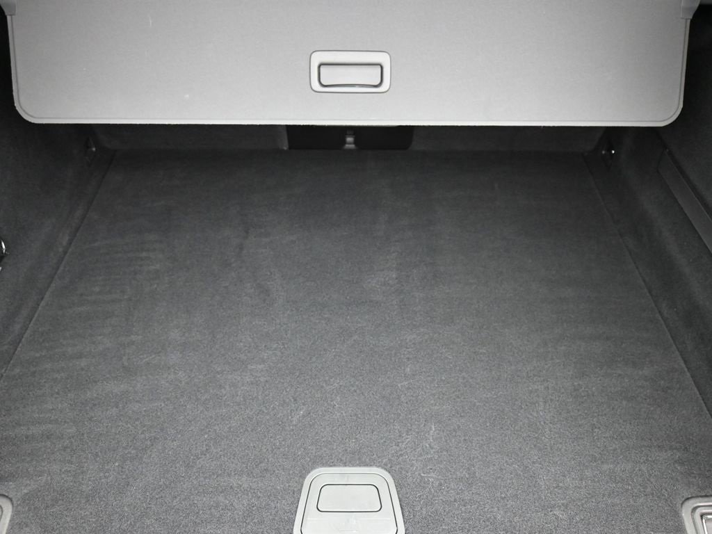 Used 2019 Volvo XC60 T6 Momentum w/ Multimedia Package image 17