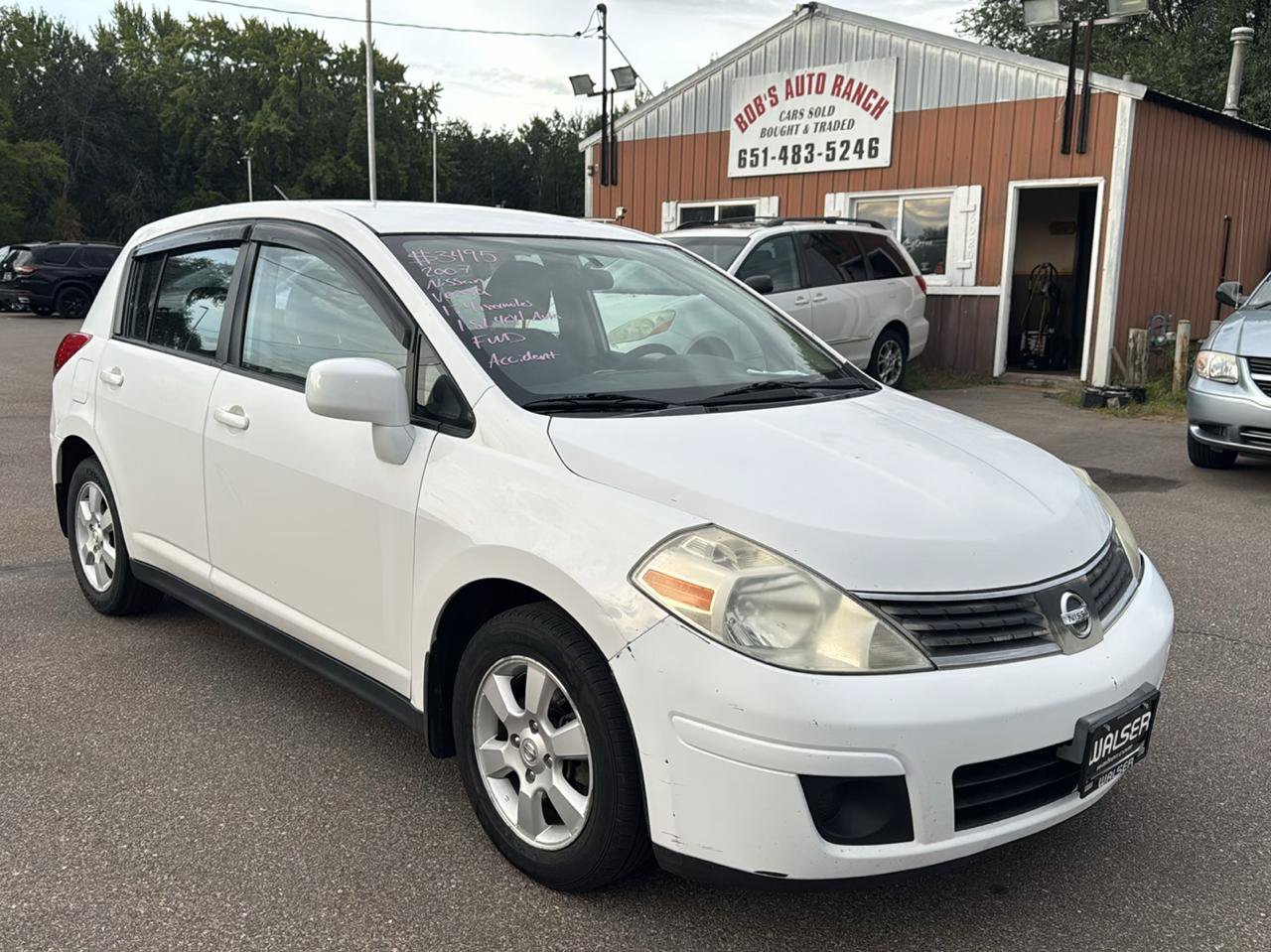 Used 2007 Nissan Versa Hatchback FWD image 3