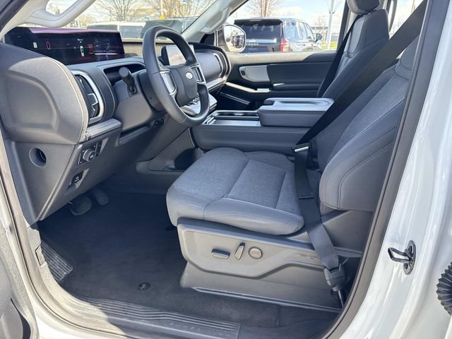 Certified 2025 Ford Expedition Active AWD/4WD image 17