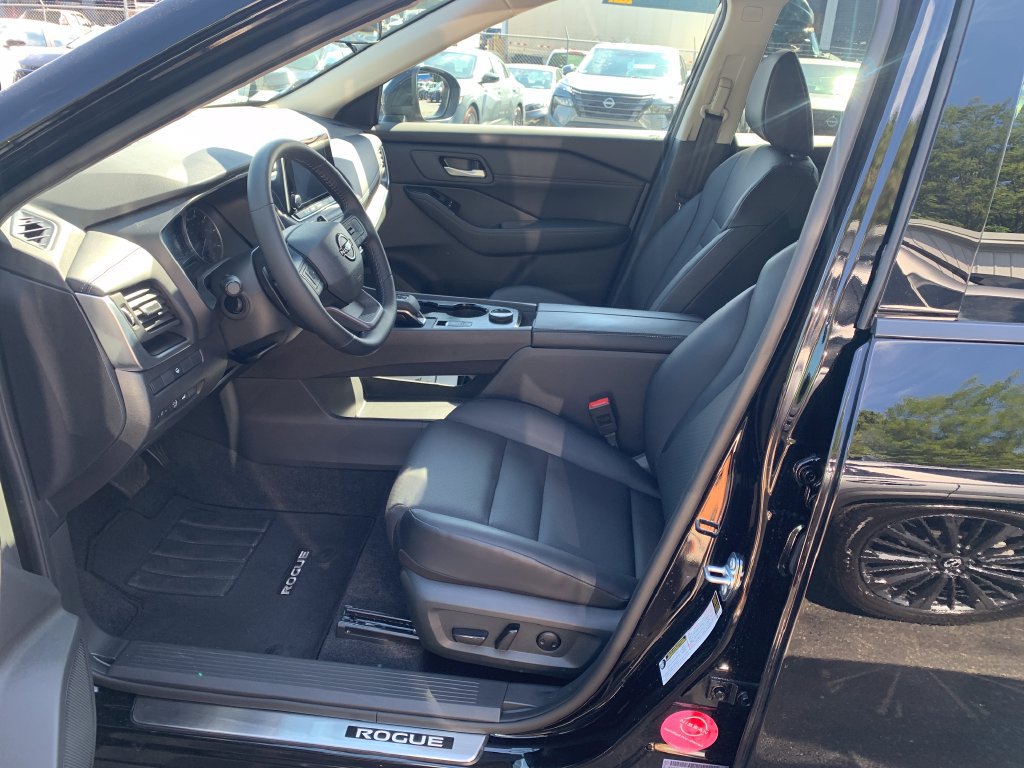 Certified 2026 Nissan Rogue Dark Armor AWD/4WD image 9
