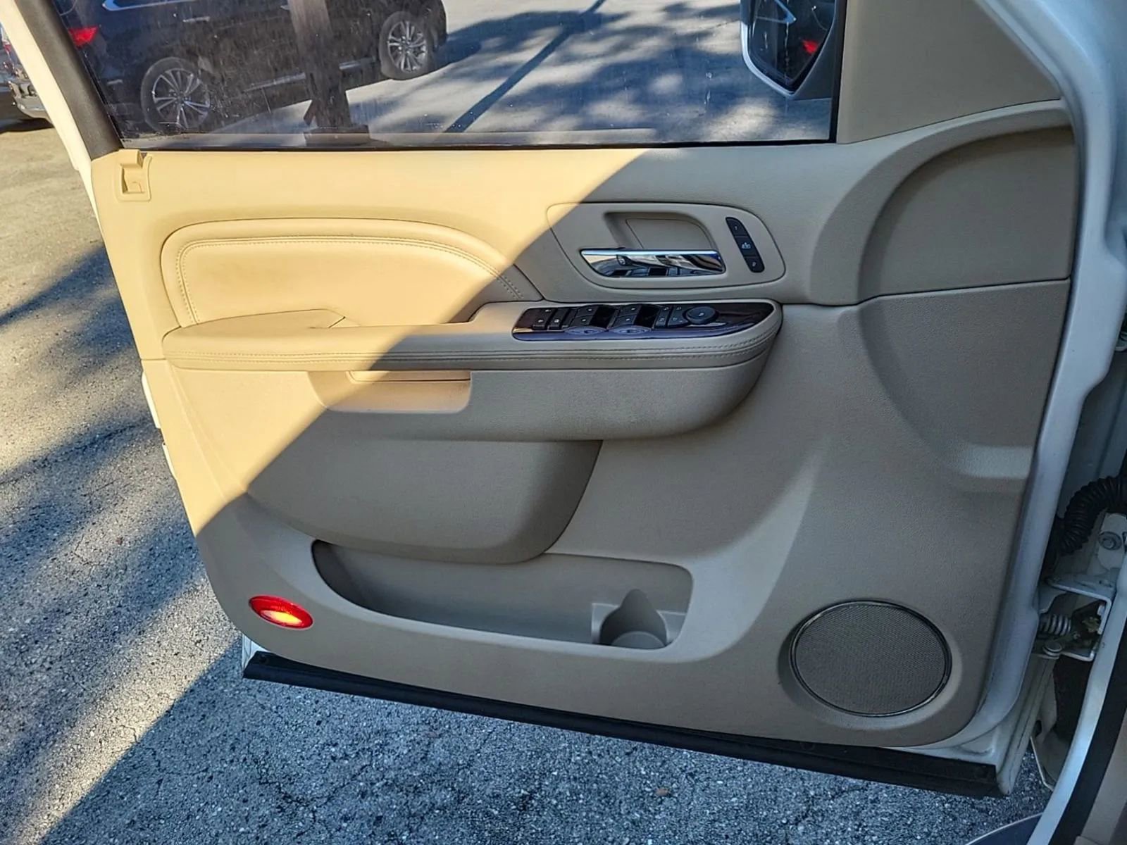 Used 2012 Cadillac Escalade Luxury image 14