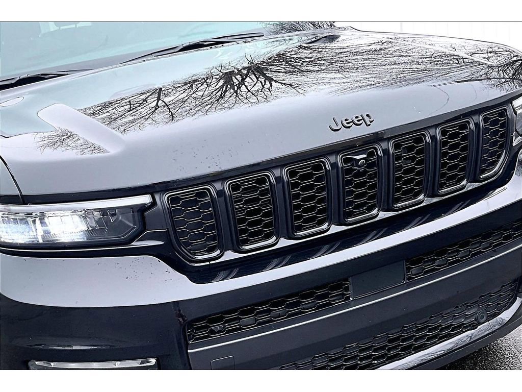 Used 2025 Jeep Grand Cherokee L Limited w/ Luxury Tech Group II image 32