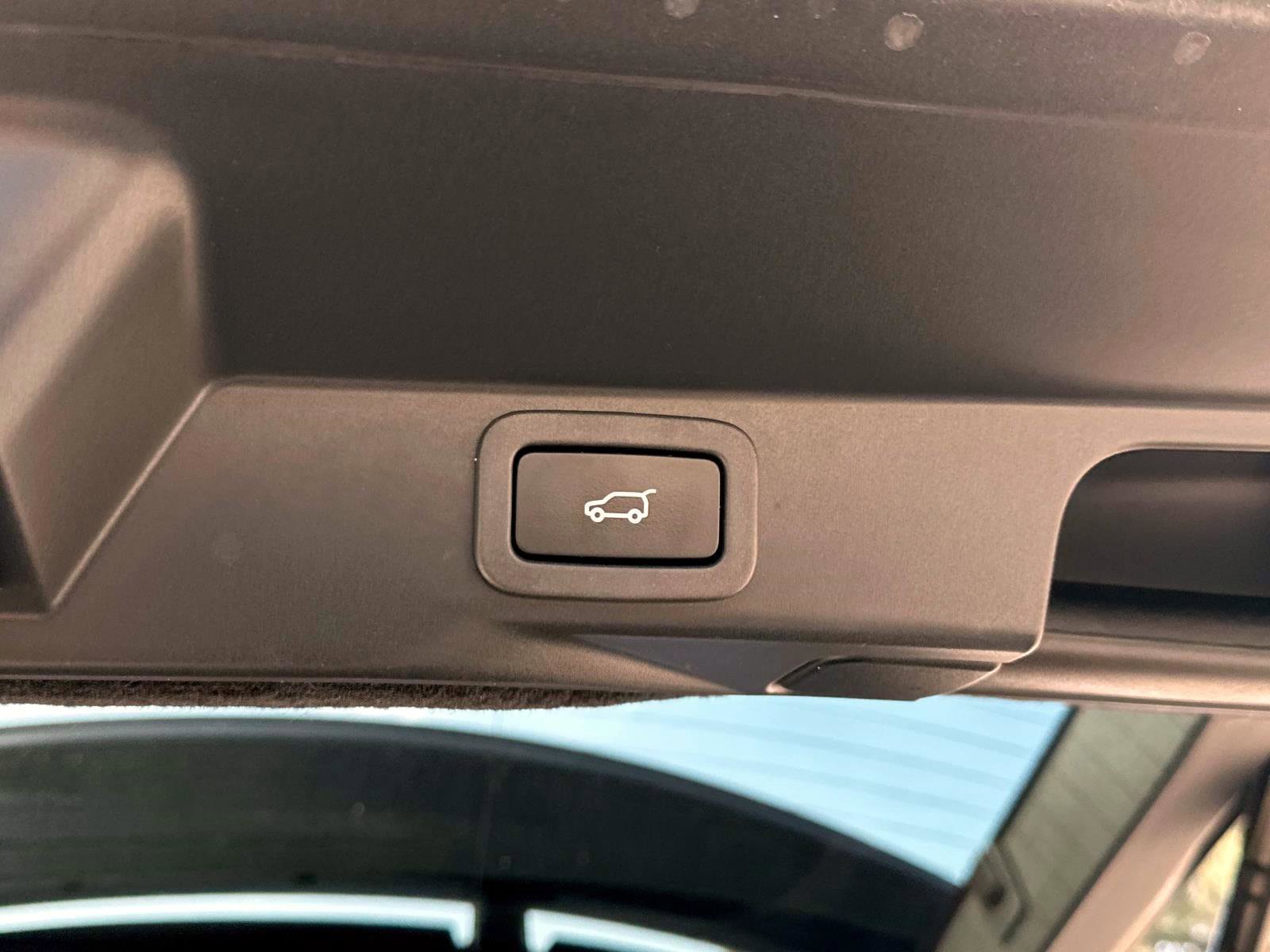 Used 2021 Land Rover Range Rover Sport HST image 12