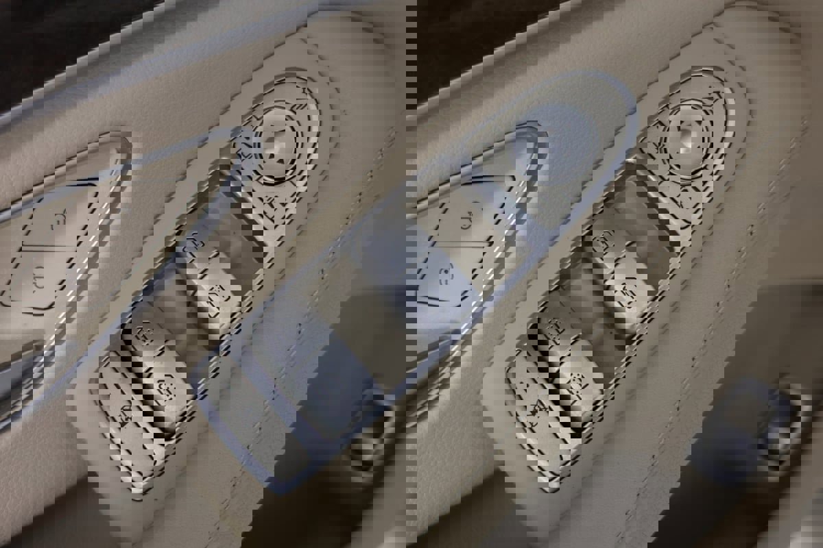 Used 2020 Mercedes-Benz S 560 4MATIC Sedan image 23