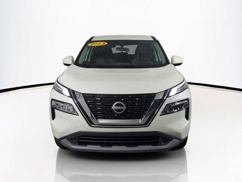 Used 2023 Nissan Rogue SV FWD image 3