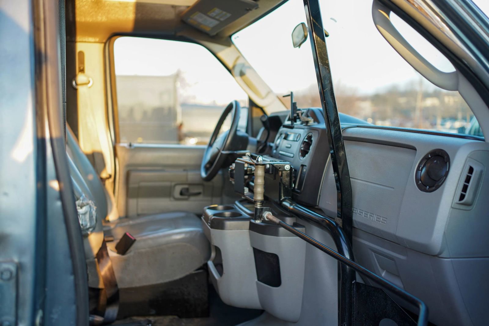 Used 2014 Ford E-350 and Econoline 350 Extended Super Duty w/ Power Group RWD image 29