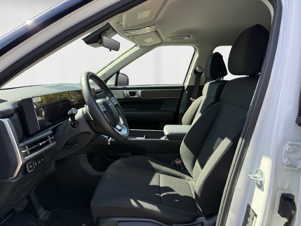 Used 2025 Hyundai Santa Fe SE AWD/4WD image 9