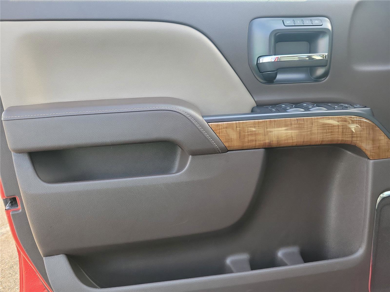 Used 2015 GMC Sierra 2500 SLT w/ Duramax Plus Package image 18