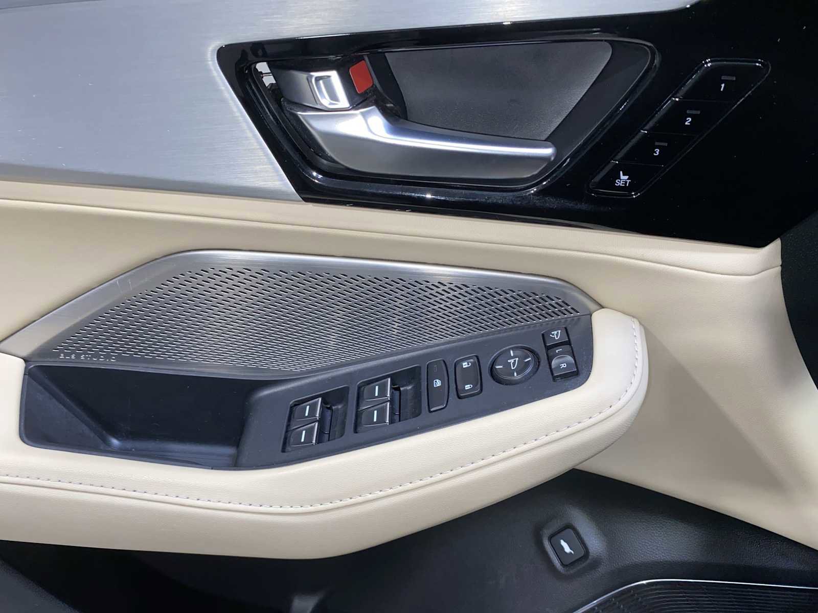 Certified 2023 Acura MDX SH-AWD w/ Technology Package image 23