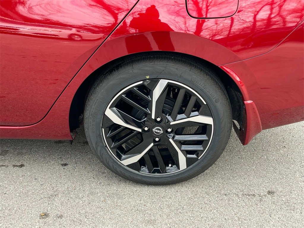 Used 2025 Nissan Versa SR w/ Trunk Package image 11