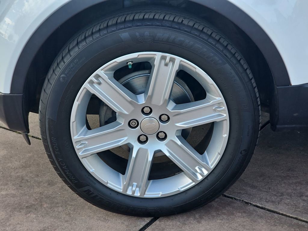 Used 2015 Land Rover Range Rover Evoque Pure Premium image 39