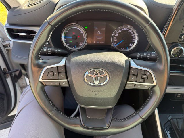 Used 2022 Toyota Highlander LE AWD/4WD image 19