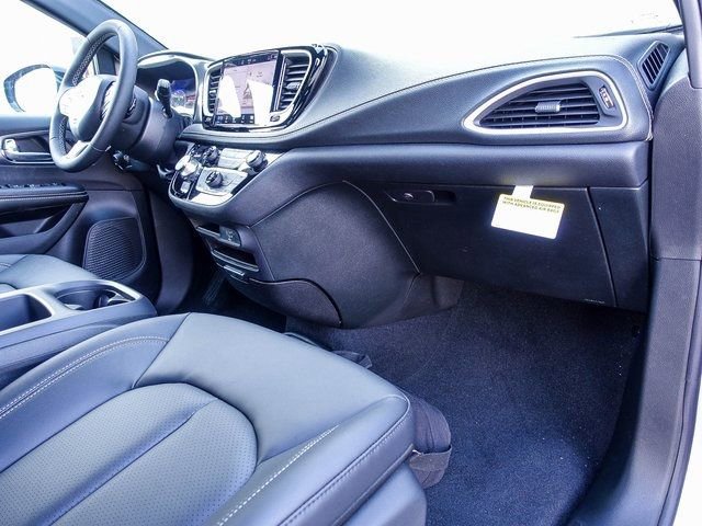 New 2026 Chrysler Pacifica Select image 23