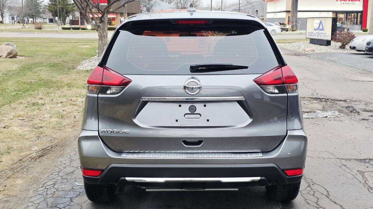 Used 2018 Nissan Rogue SV image 5