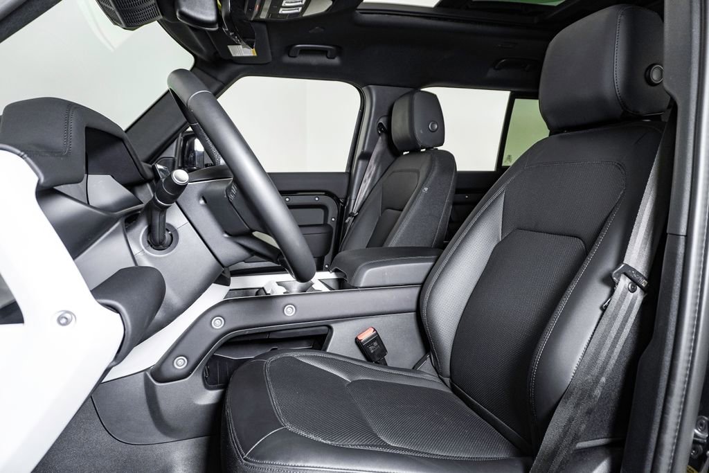 Used 2025 Land Rover Defender 110 S image 18