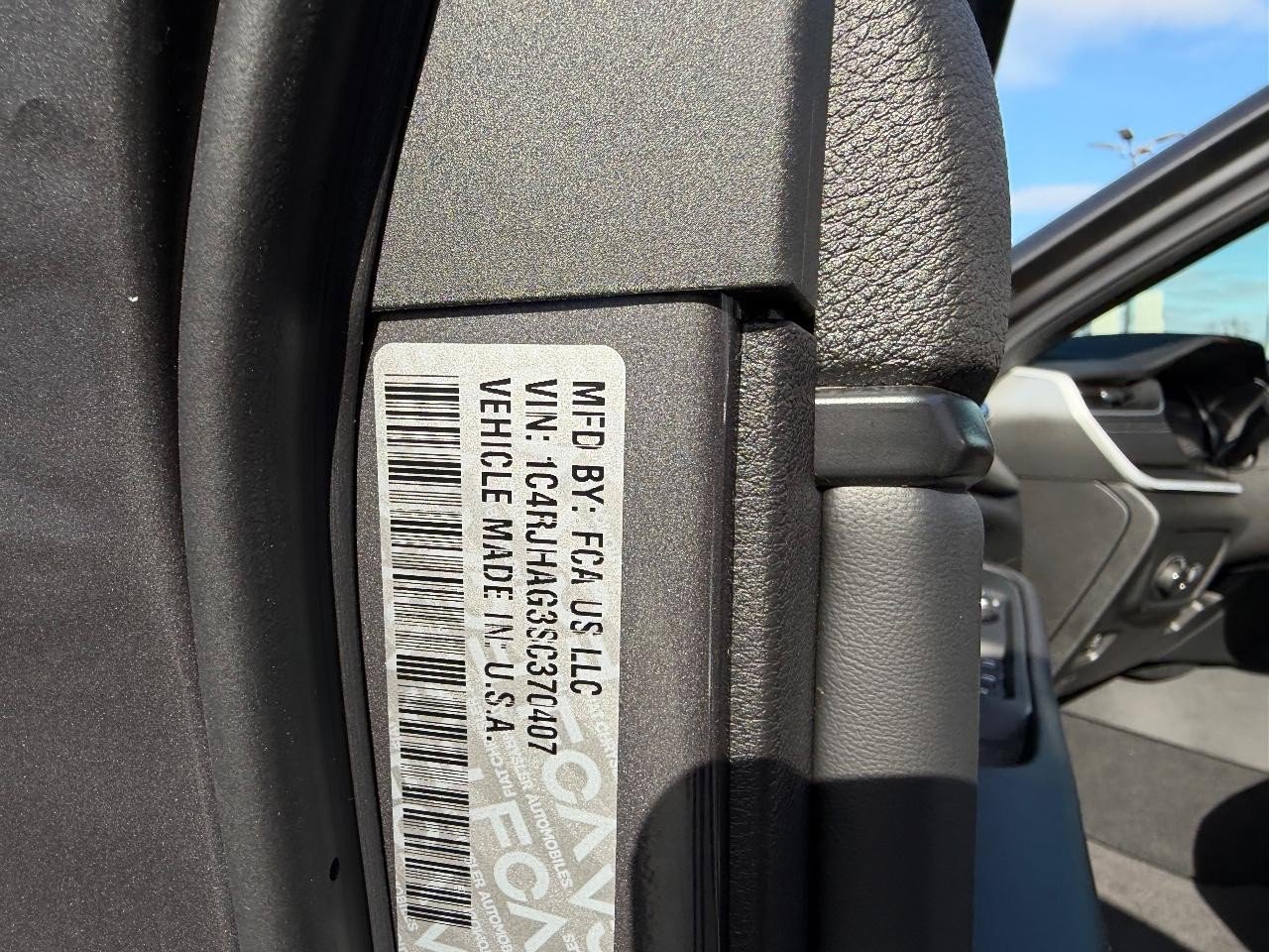 New 2025 Jeep Grand Cherokee Laredo X w/ Luxury Tech Group I image 24