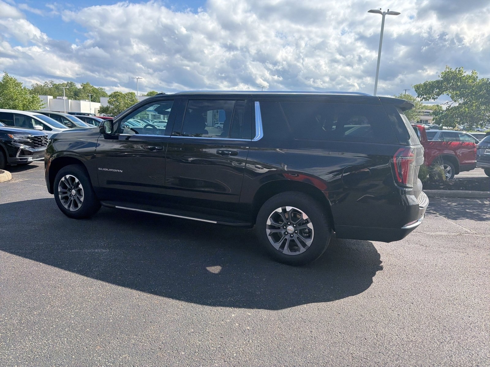 Used 2026 Chevrolet Suburban LS AWD/4WD image 15