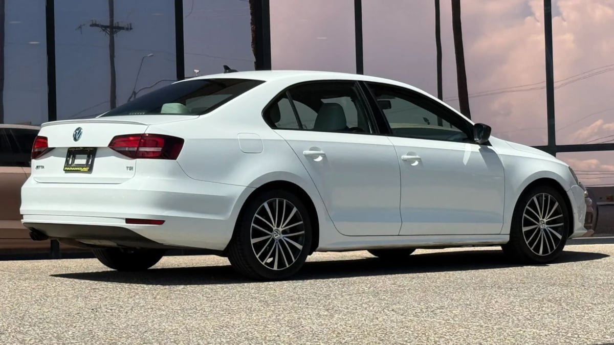 Used 2016 Volkswagen Jetta Sport FWD image 12
