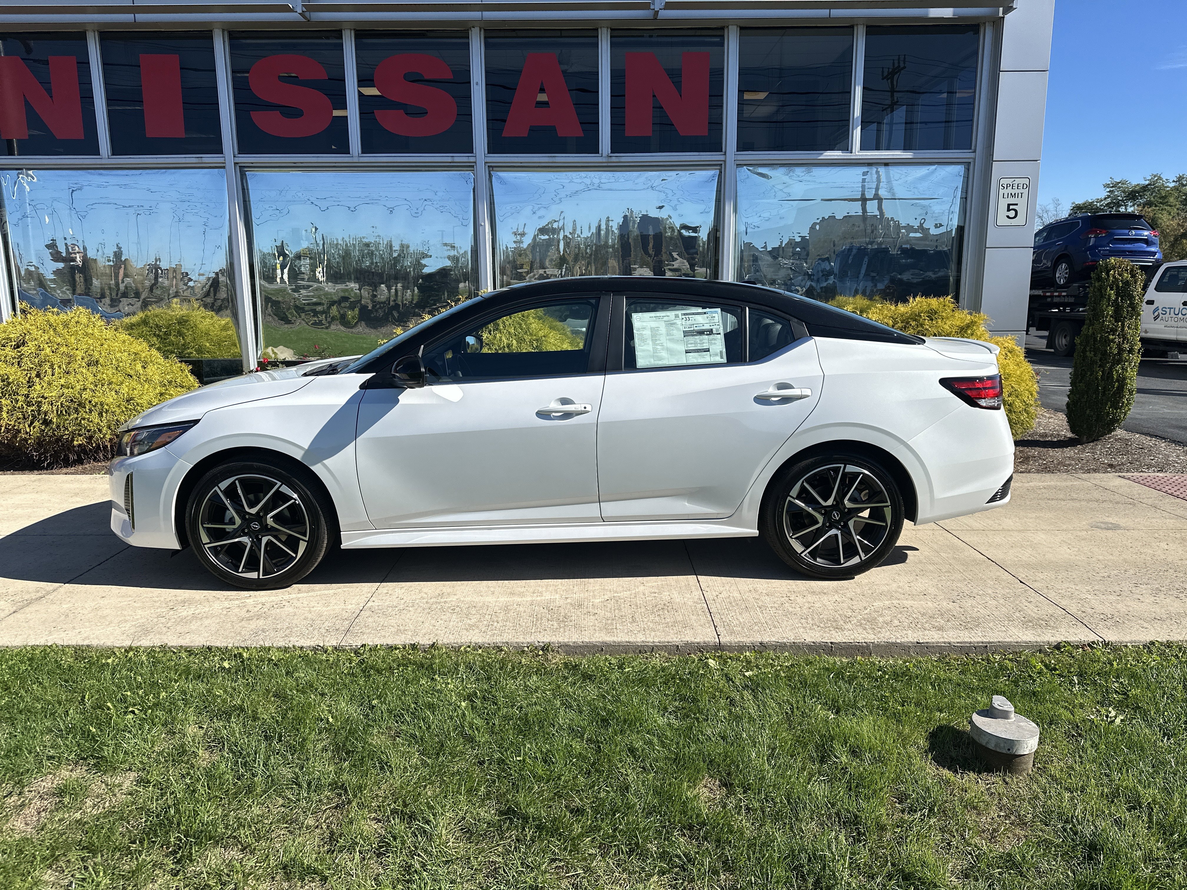 New 2025 Nissan Sentra SR image 3