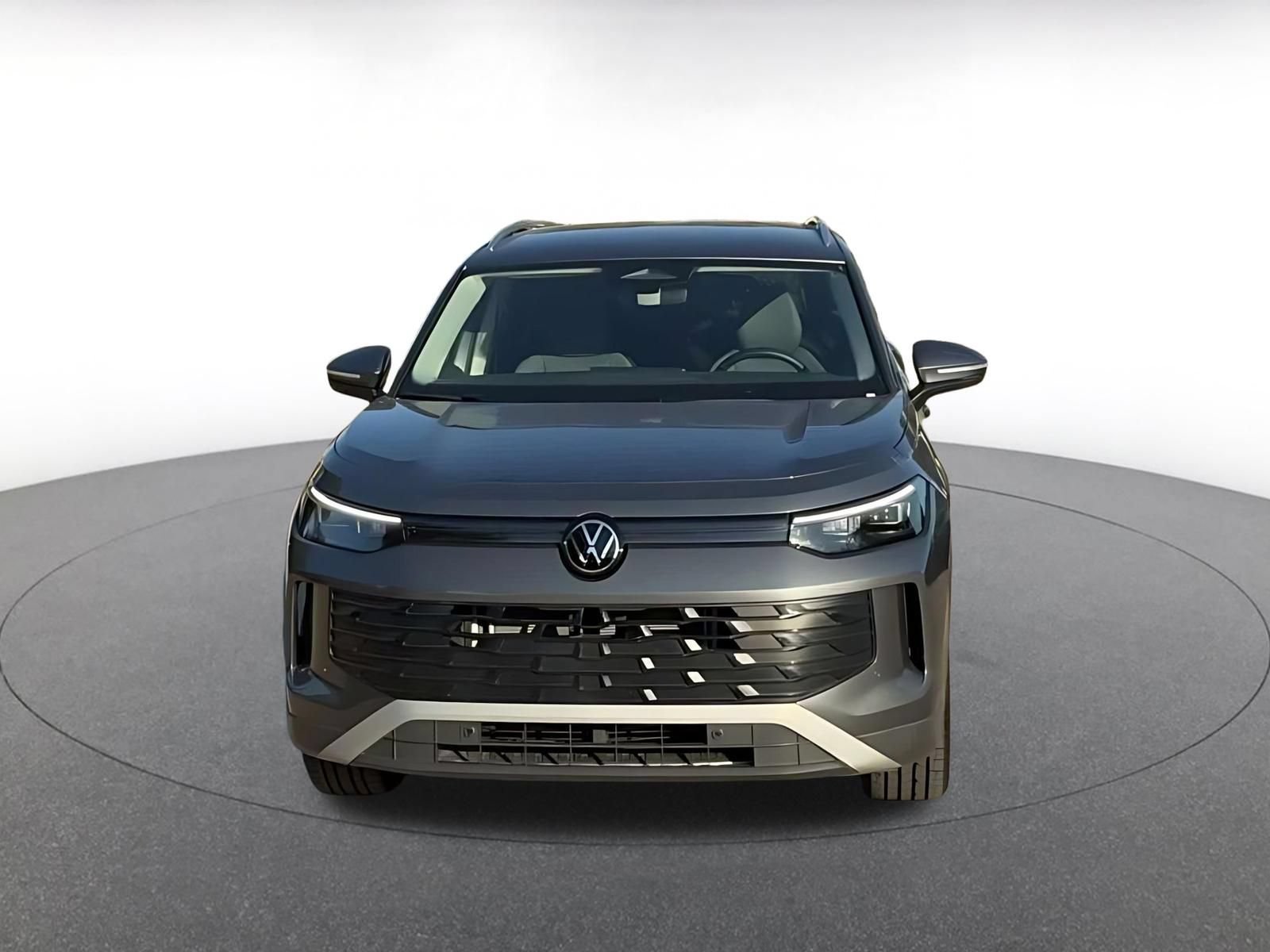 Used 2026 Volkswagen Tiguan SE AWD/4WD image 4