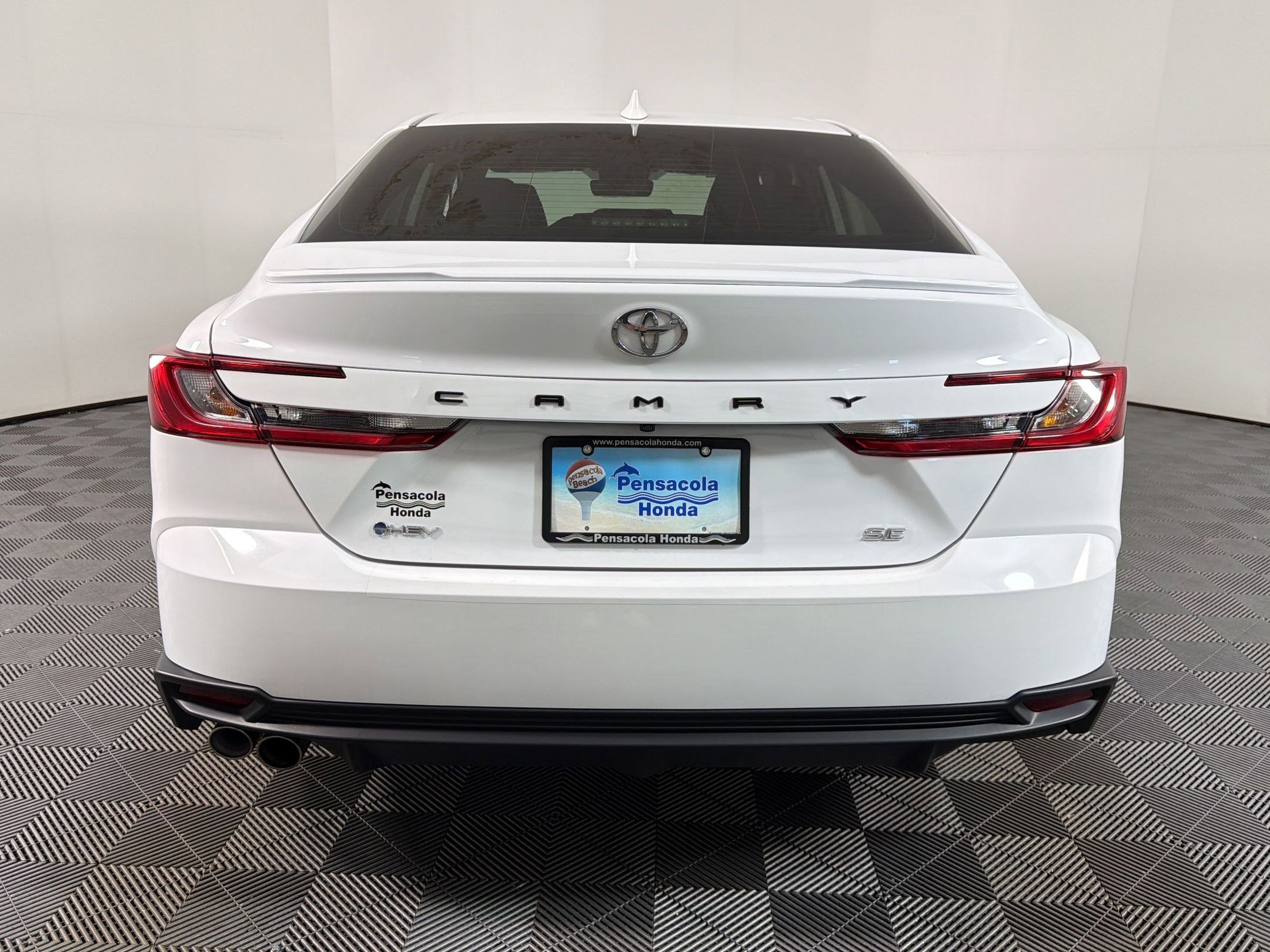 Used 2025 Toyota Camry SE w/ Multimedia Upgrade Package image 8