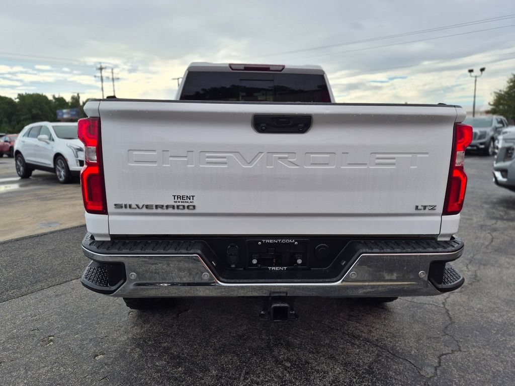 Used 2022 Chevrolet Silverado 2500 LTZ w/ LTZ Convenience Package AWD/4WD image 3