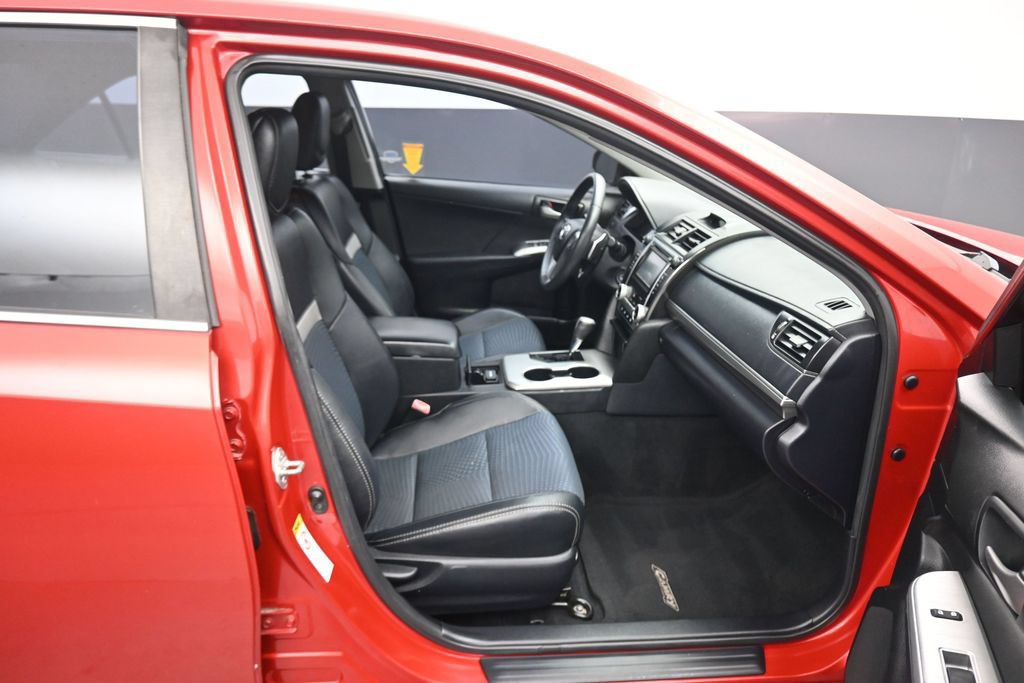 Used 2012 Toyota Camry SE FWD image 38