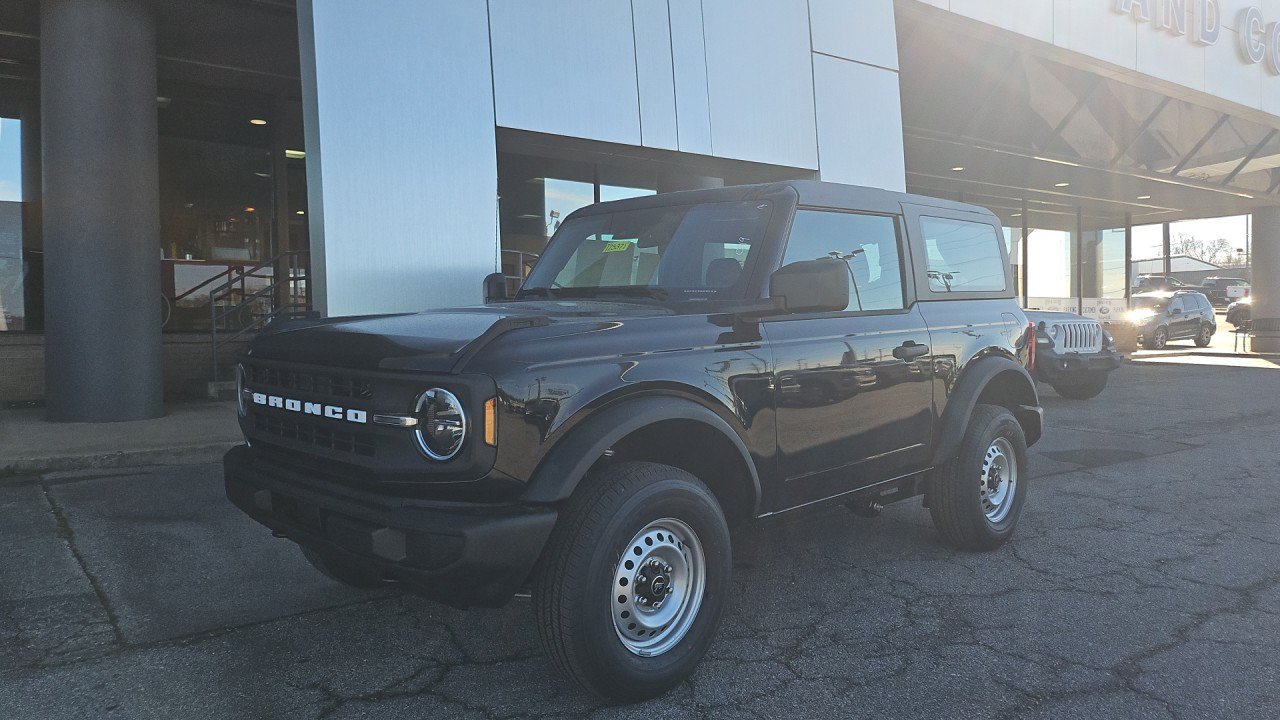 New 2025 Ford Bronco 2-Door AWD/4WD image 2