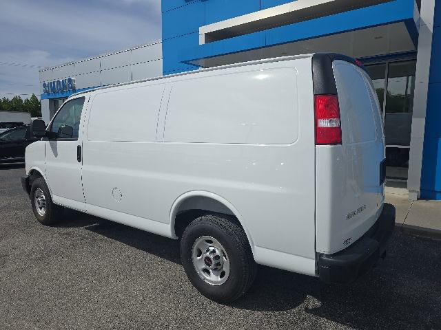 Used 2025 GMC Savana 3500 RWD image 3