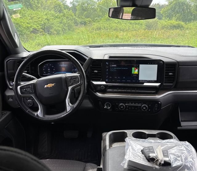 Used 2022 Chevrolet Silverado 1500 LT AWD/4WD image 6
