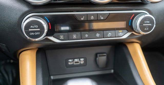 Used 2023 Nissan Sentra SV w/ SV Premium Package FWD image 30