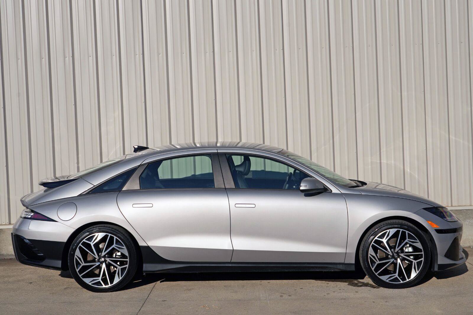 Used 2024 Hyundai Ioniq 6 SEL RWD image 51