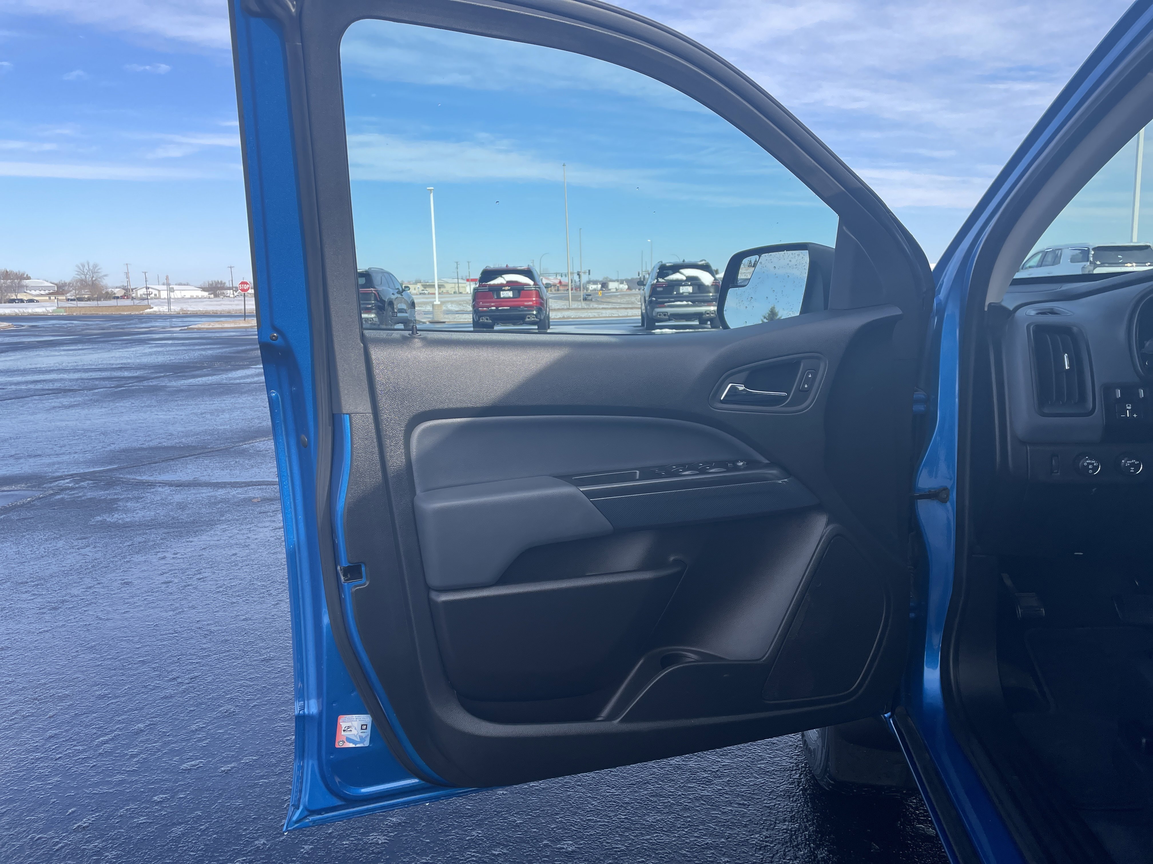 Used 2022 Chevrolet Colorado Z71 w/ Safety Package image 19