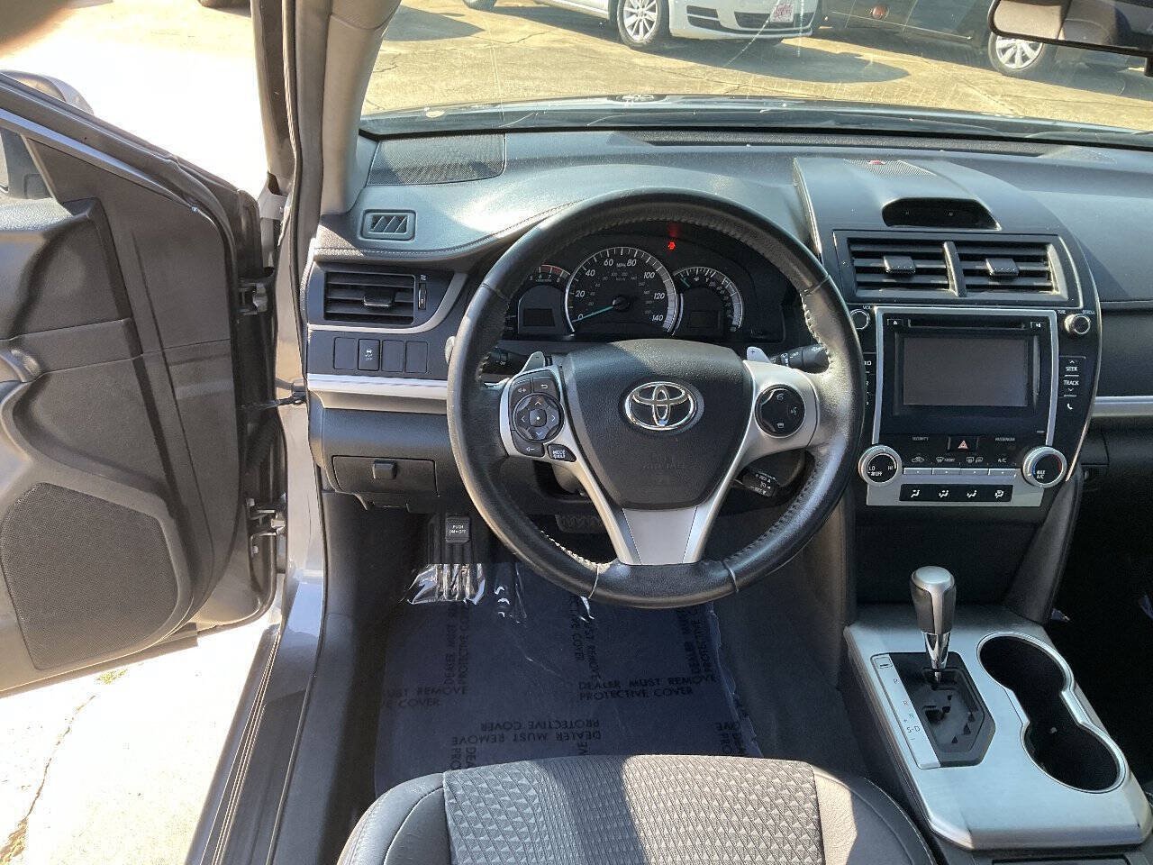 Used 2014 Toyota Camry SE FWD image 14
