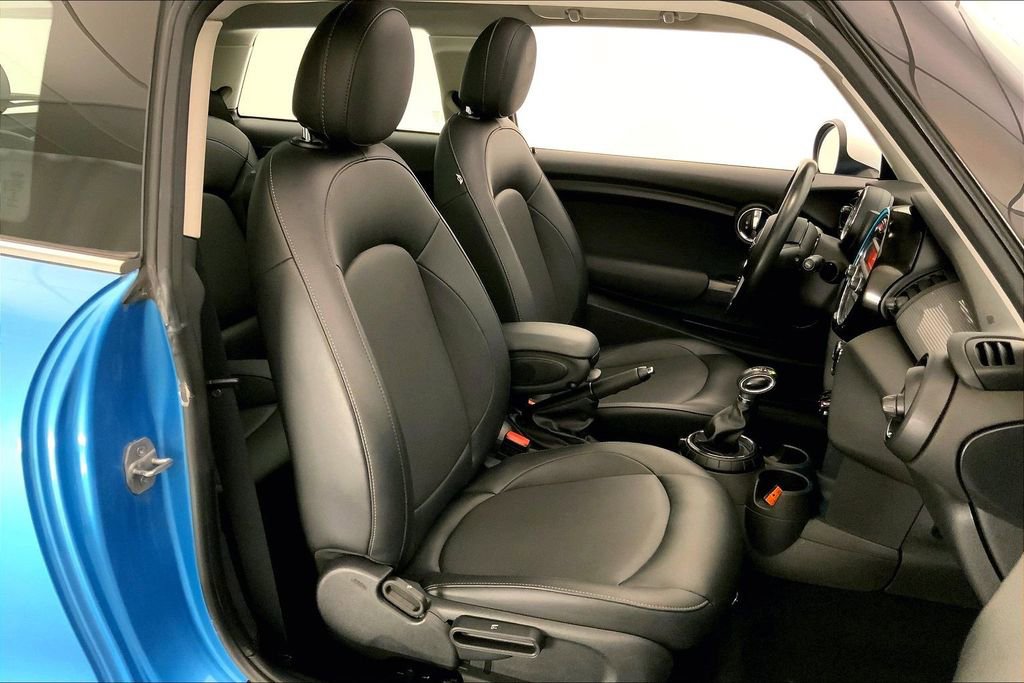 Used 2016 MINI Cooper 2-Door Hardtop image 6