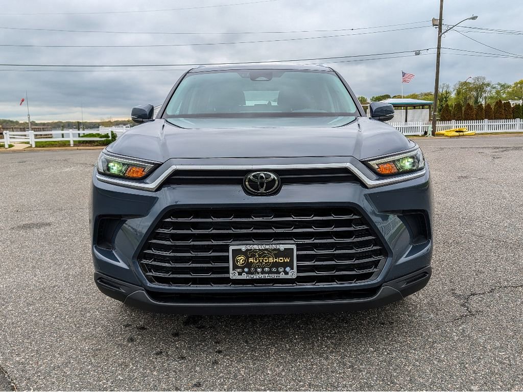 Used 2025 Toyota Grand Highlander FWD image 2